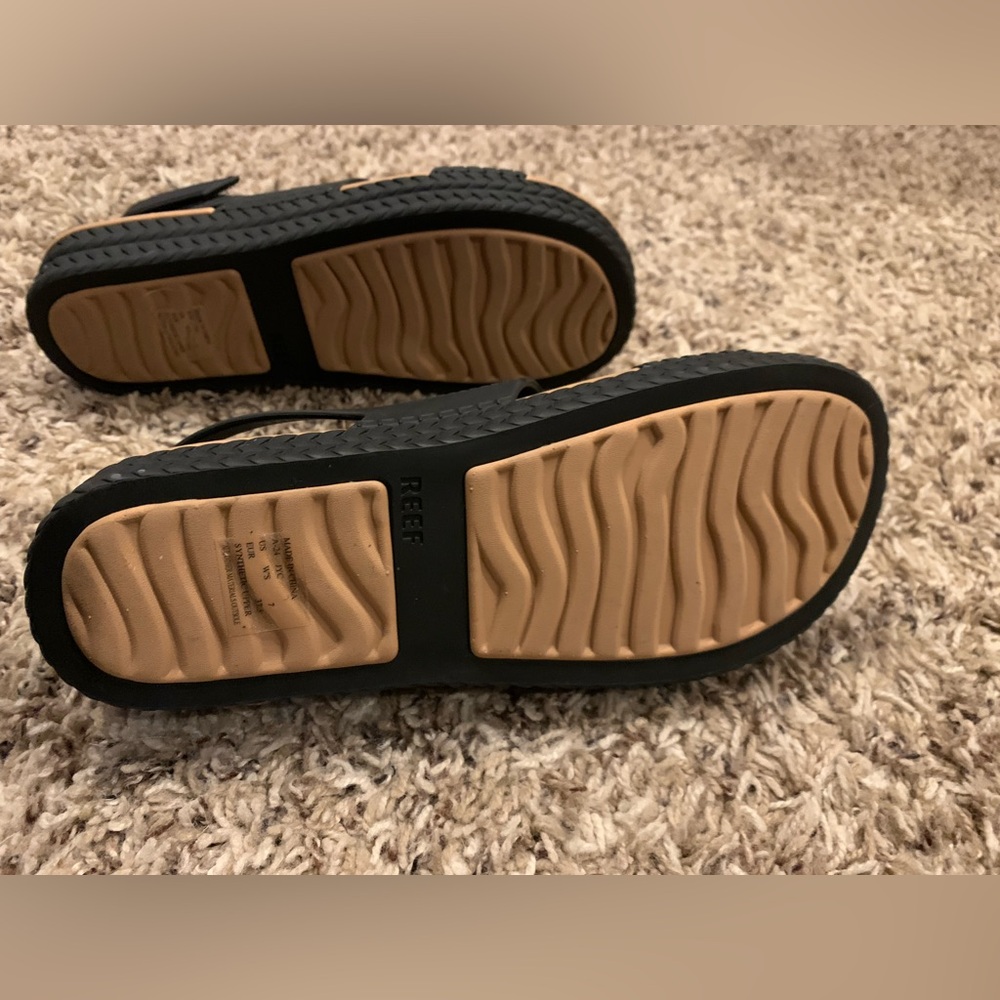 Reef Velcro black and tan sandals - comfy - new - size 7 - Picture 7 of 7